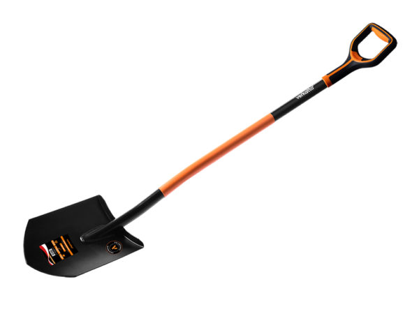 Szpadel spiczasty z metalowym trzonkiem